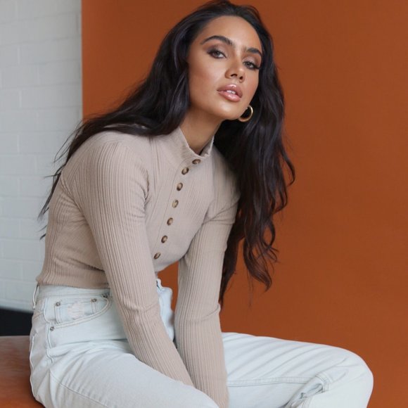 Ribbed Fitted Beige stone Longsleeve Button Blouse top - Picture 2 of 4